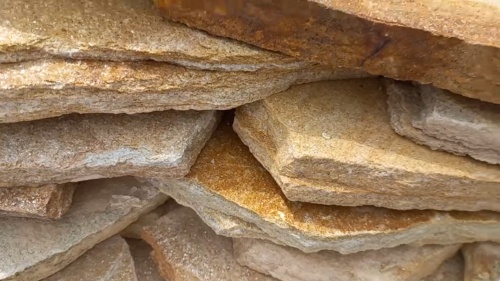 Плитняк златолит жёлтый золотистый для отмостки купить в Камышлове