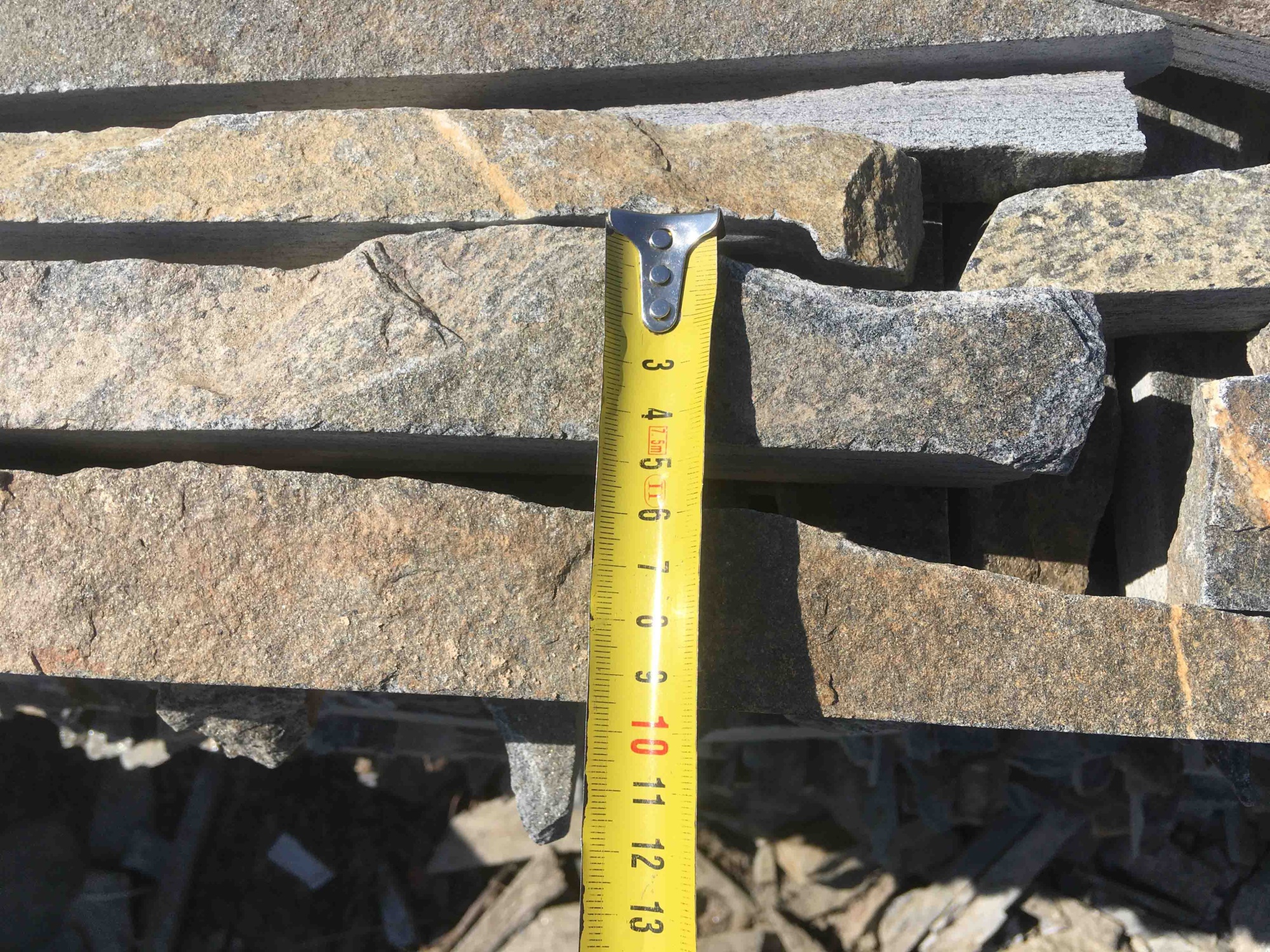 Горбушка златолит мультиколор для облицовки купить в Камышлове