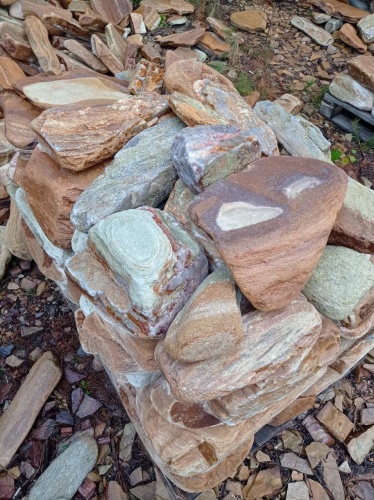 Златолит жёлтый, жёлто-зелёный глыбки и валуны для ланшафтного дизайна купить в Камышлове