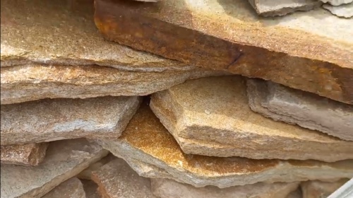 Плитняк златолит жёлтый золотистый для отмостки купить в Камышлове