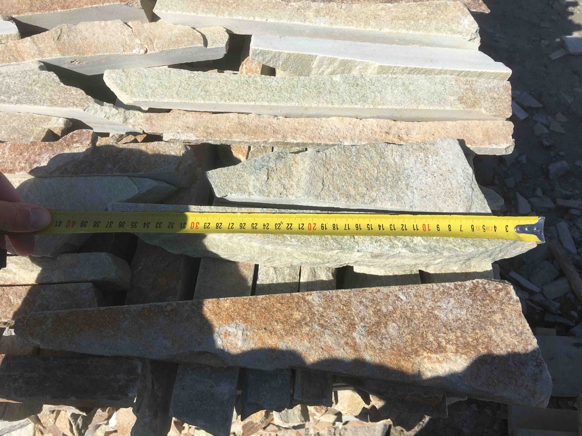 Горбушка златолит золотистый для облицовки купить в Камышлове