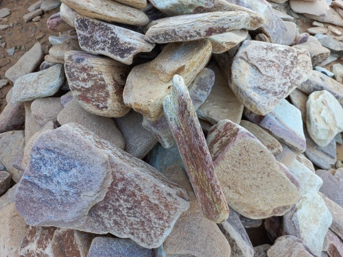 Златолит жёлтый, жёлто-зелёный глыбки и валуны для ланшафтного дизайна купить в Камышлове