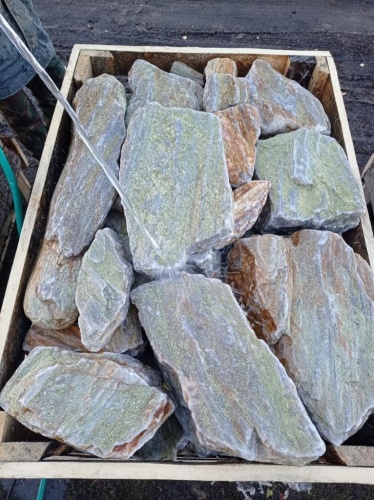 Златолит жёлтый, жёлто-зелёный глыбки и валуны для ланшафтного дизайна купить в Камышлове