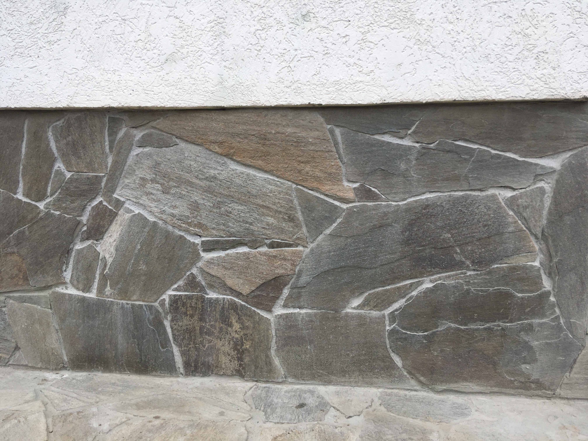 Плитняк златолит Уральский для цоколя, отмостки купить в Камышлове