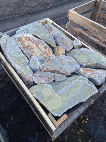 Златолит жёлтый, жёлто-зелёный глыбки и валуны для ланшафтного дизайна купить в Камышлове