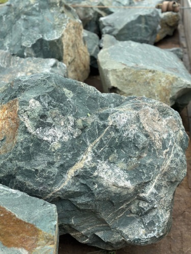 Камни для ландшафтного дизайна зелёные 10-60 килограмм купить в Камышлове