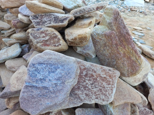 Златолит жёлтый, жёлто-зелёный глыбки и валуны для ланшафтного дизайна купить в Камышлове