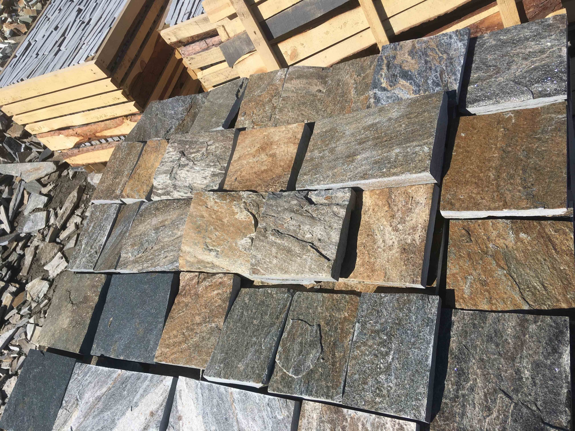 Плитка пилёная златолит Уральский для фасада купить в Камышлове