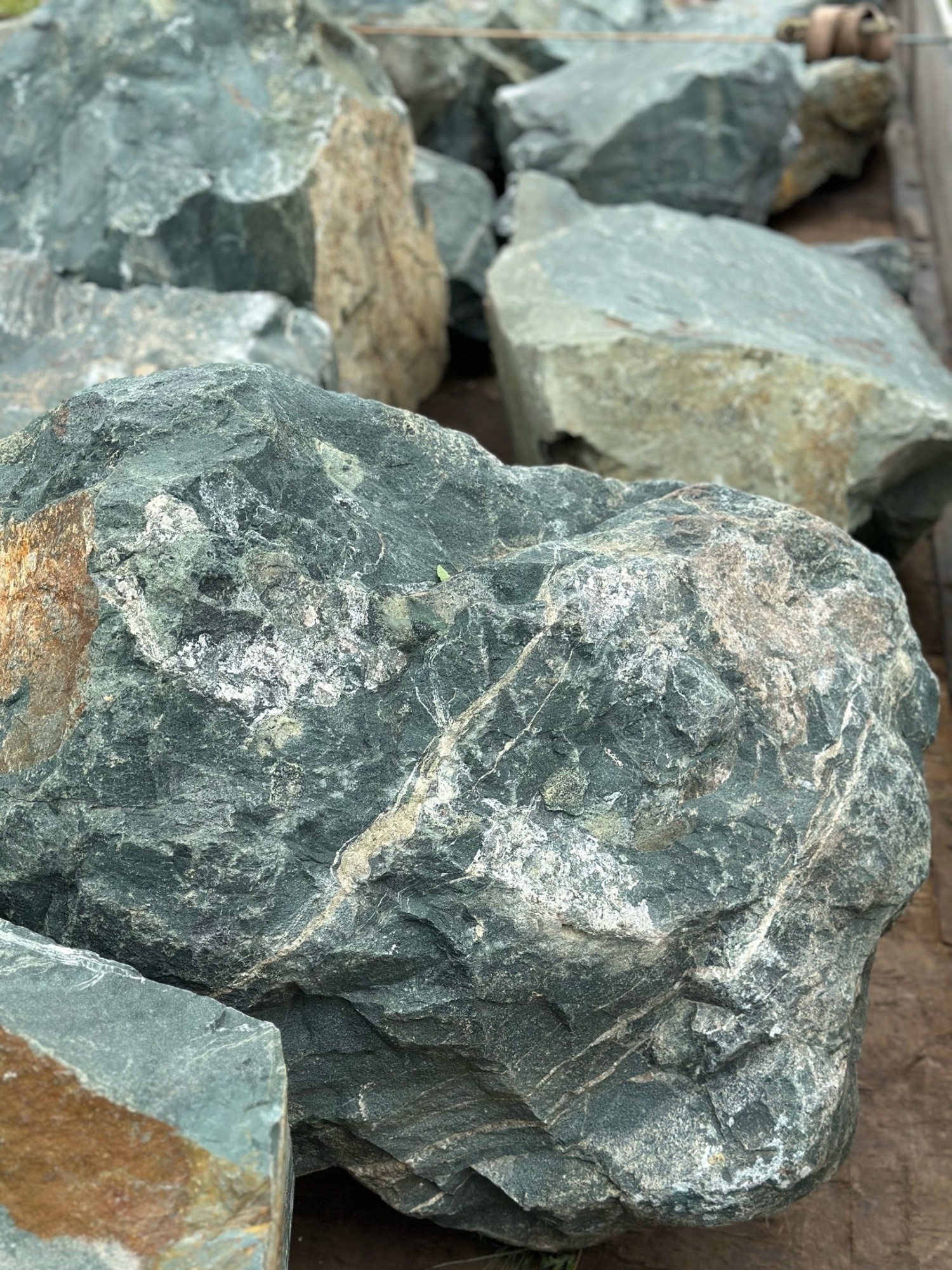 Камни для ландшафтного дизайна зелёные 10-60 килограмм купить в Камышлове