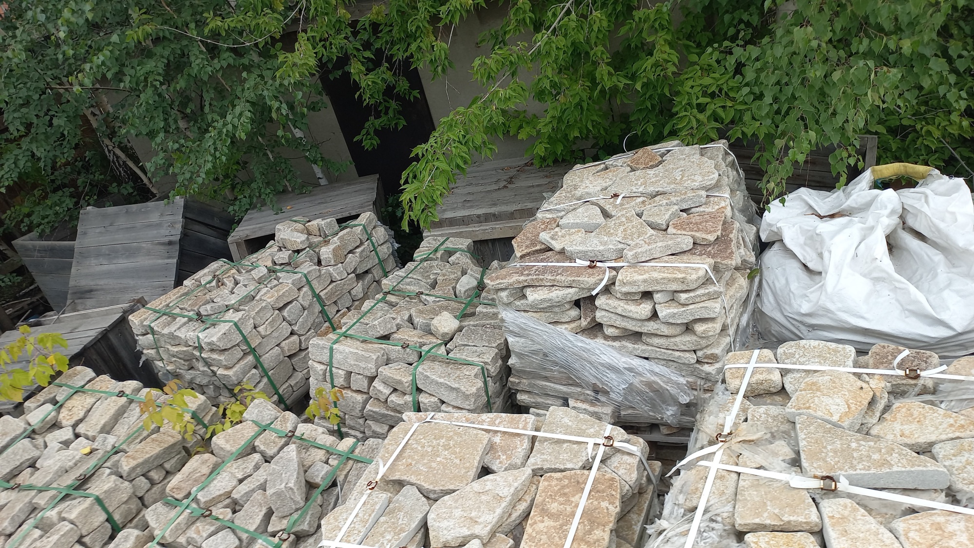 Плитняк гранитный галтованный купить в Камышлове