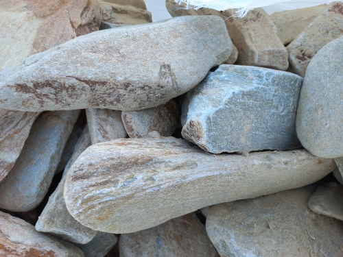 Златолит жёлтый, жёлто-зелёный глыбки и валуны для ланшафтного дизайна купить в Камышлове