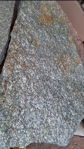 Плитняк златолит серебристый для цоколя, отмостки купить в Камышлове