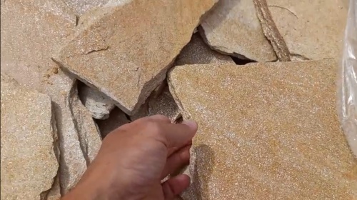 Плитняк златолит жёлтый золотистый для отмостки купить в Камышлове