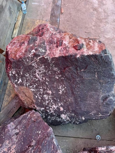 Камни для ландшафтного дизайна красно-фиолетовые 10-60 килограмм купить в Камышлове