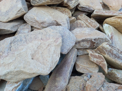 Златолит жёлтый, жёлто-зелёный глыбки и валуны для ланшафтного дизайна купить в Камышлове