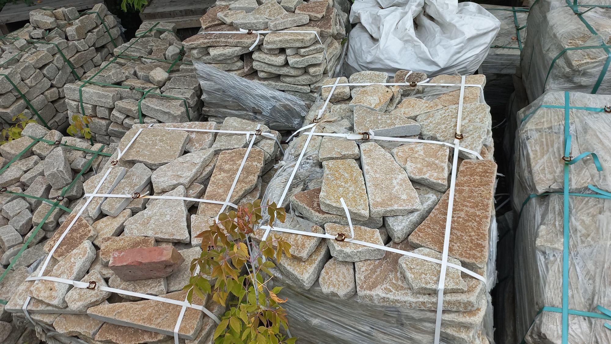 Плитняк гранитный галтованный купить в Камышлове