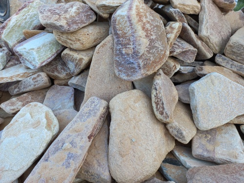 Златолит жёлтый, жёлто-зелёный глыбки и валуны для ланшафтного дизайна купить в Камышлове