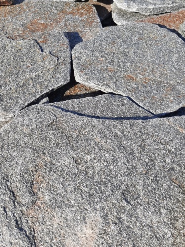 Златолит серебристый галтованный для лестниц купить в Камышлове