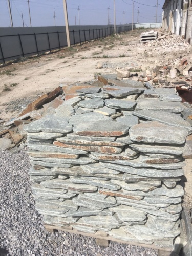 Златолит серебристый галтованный для лестниц купить в Камышлове