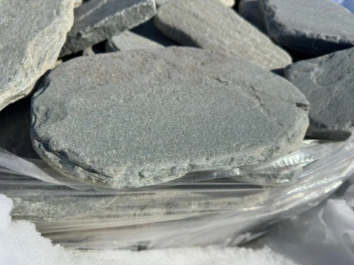 Плитняк златолит зелёный галтованный для мощения на бетон купить в Камышлове