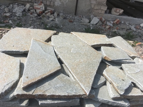 Златолит серебристый галтованный для лестниц купить в Камышлове