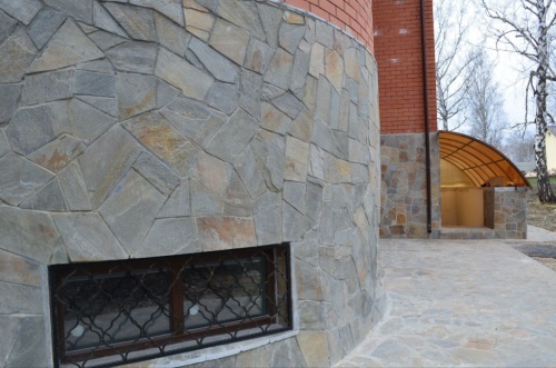 Плитняк златолит Уральский для цоколя, отмостки купить в Камышлове